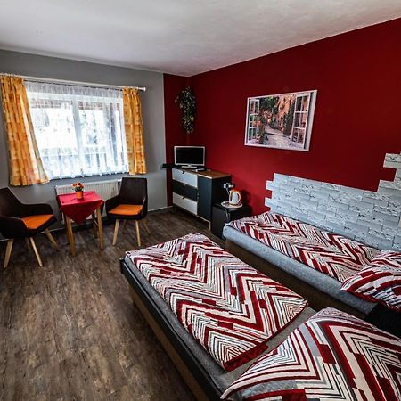 Penzion U Tulaka Dobrichovice ภายนอก รูปภาพ