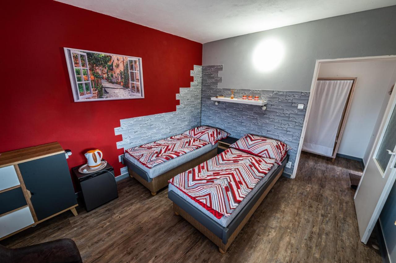Penzion U Tulaka Dobrichovice ภายนอก รูปภาพ