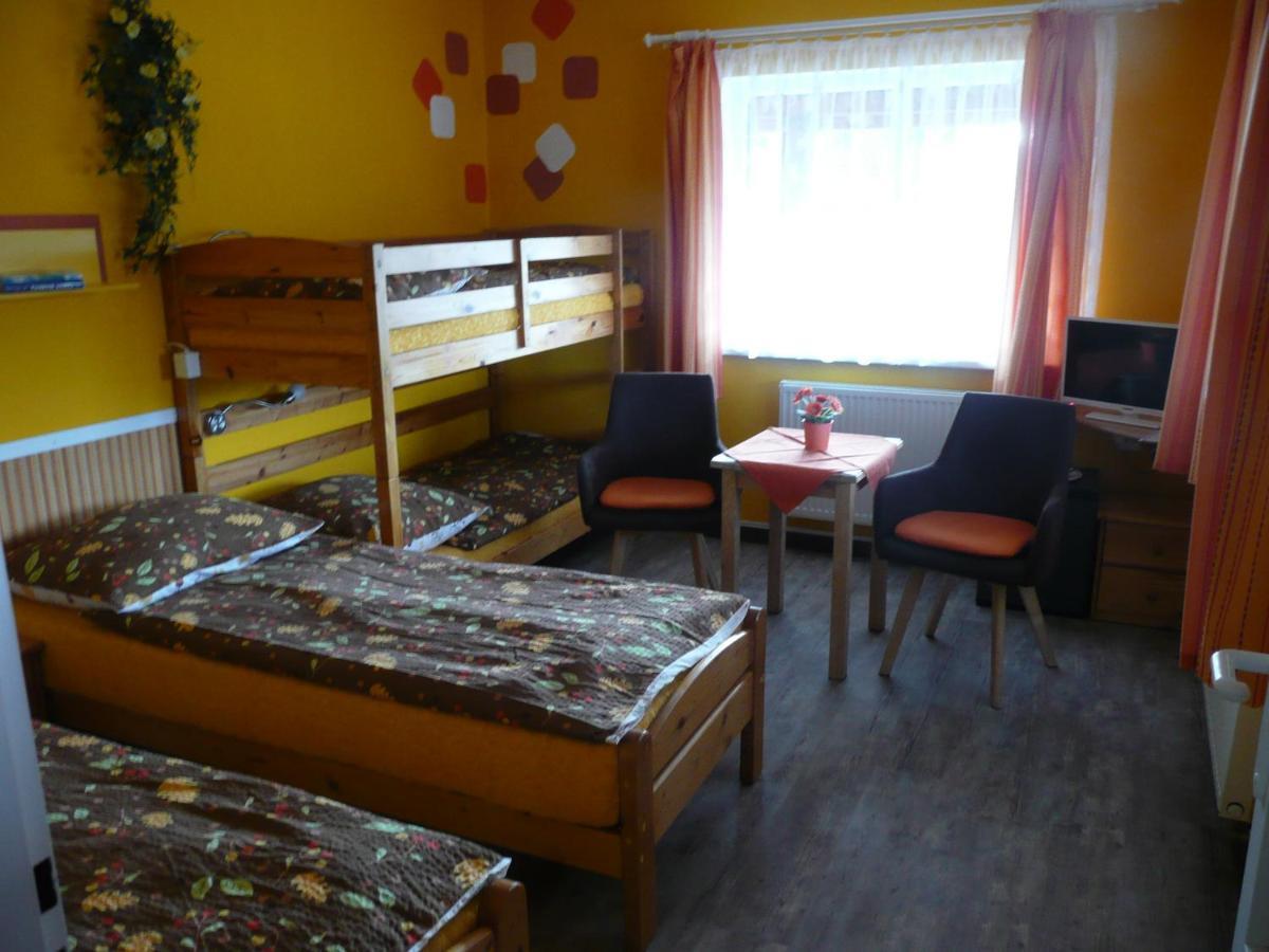 Penzion U Tulaka Dobrichovice ภายนอก รูปภาพ