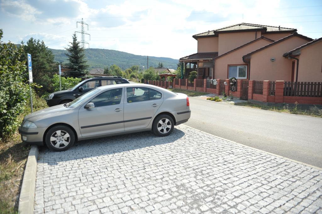 Penzion U Tulaka Dobrichovice ภายนอก รูปภาพ