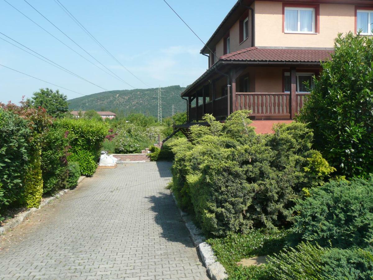 Penzion U Tulaka Dobrichovice ภายนอก รูปภาพ